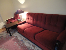 Продам мягкий уголок: диван и два кресла, журнальный столик.Шпанелоне